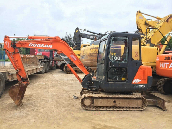 小挖掘機保養(yǎng)