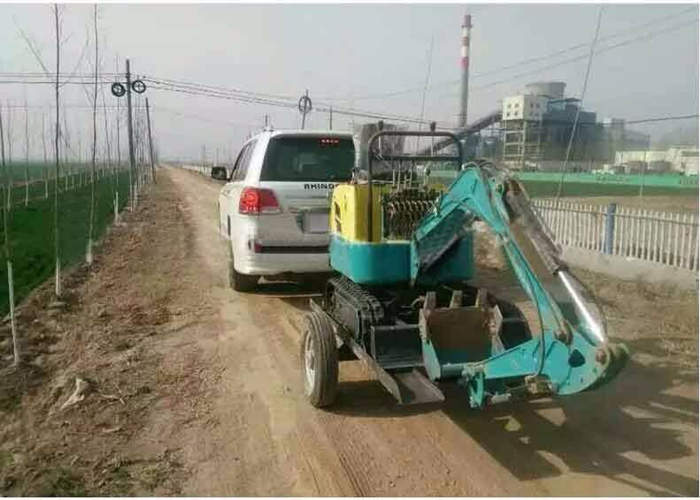 小型挖掘機使用